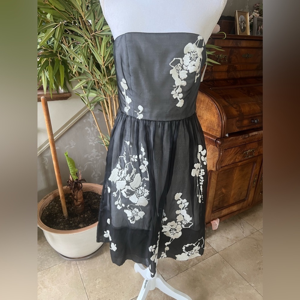White House black market sleeveless cocktail dress size 6, beautiful embroidered - Picture 11 of 16